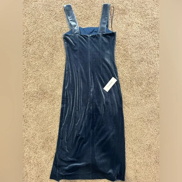 New Bardot Amalie velour midi dress in blue - Picture 5 of 7